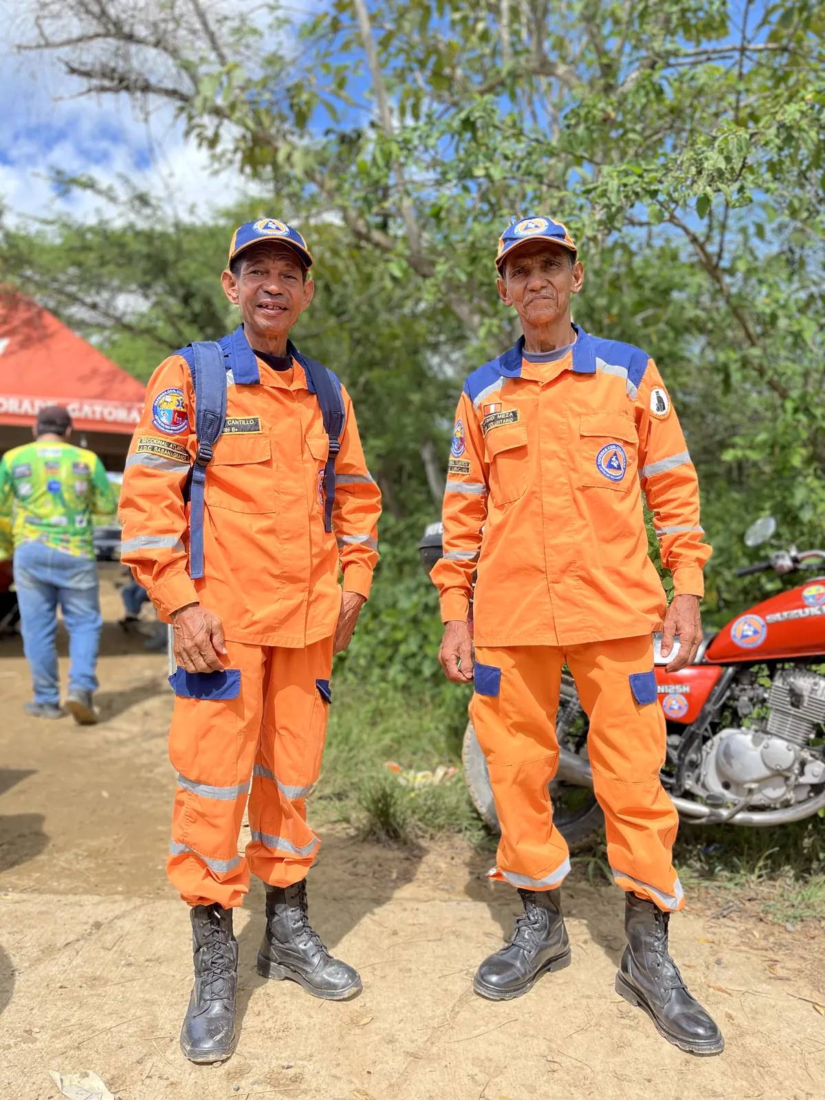 Equipo de apoyo y Defensa Civil durante la operación del evento.